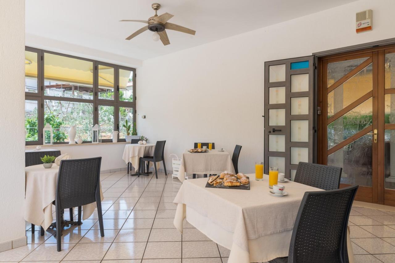 Piccolo Hotel Villa Rosa Остуни Екстериор снимка